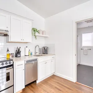- Vibes Getaway Near Burnside & Laurelhurst! Portland